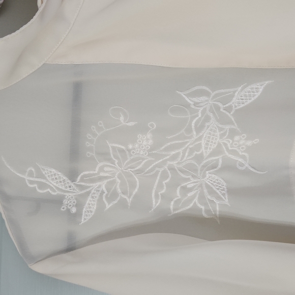 Susan Hutton, Woman's Sz 10, Cream, 100% Polyester, Top 1/3 Embrodiered Blouse - Picture 3 of 11